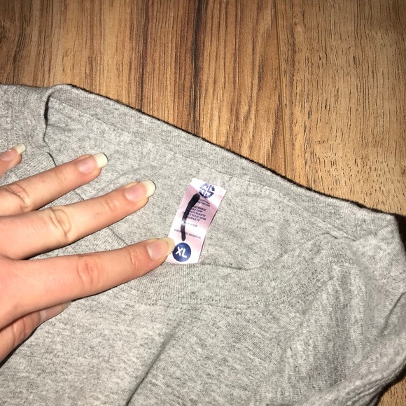 Bundle of women’s t shirts size medium - Picture 6 of 7